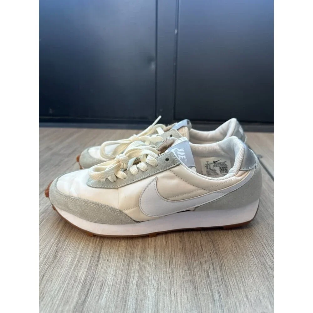 Women's Nike Daybreak Summit White/Pale Ivory Sneakers - Size 7 - Picture 2 of 5